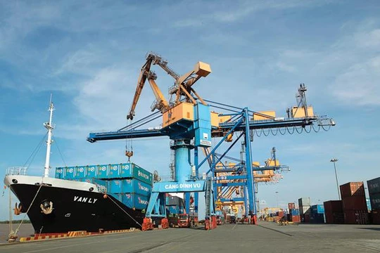 Đảo chiều cán cân thương mại