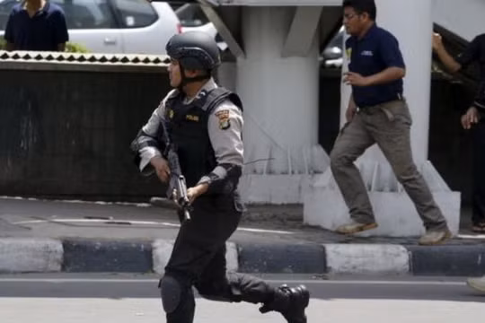 Chùm video ghê rợn: khủng bố ở Jakarta tự cho nổ tung thân mình