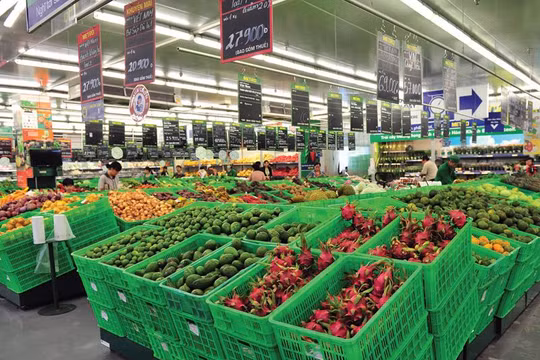 Lĩnh vực bán lẻ của Việt Nam đang hấp dẫn các nhà đầu tư nước ngoài góp, mua cổ phần. Ảnh: Đức Thanh