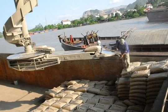 Ximăng bán trong nước đắt hơn ximăng xuất khẩu