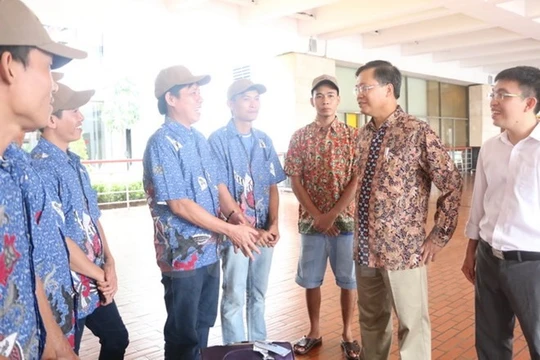 Đại sứ Hoàng Anh Tuấn và các ngư dân được về nước trong đợt này.