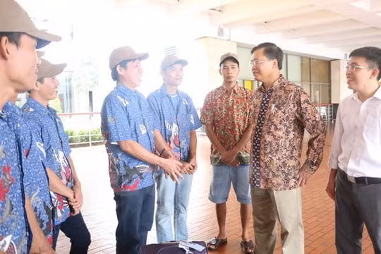 Đại sứ Hoàng Anh Tuấn và các ngư dân được về nước trong đợt này.