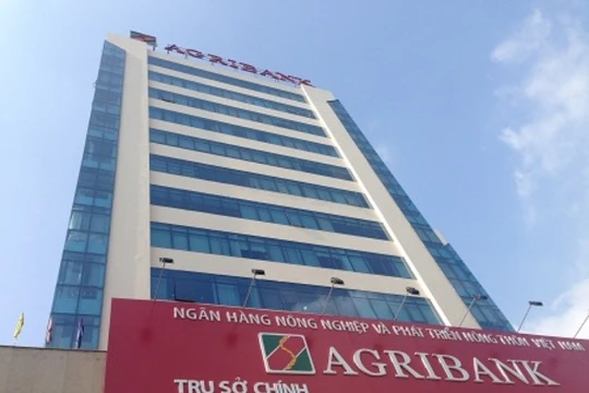 Chuyện khó tin nhưng có thật: AgriBank thu phí cả người rút tiền... tiết kiệm