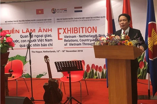 Thứ trưởng Bộ TT&TT Hoàng Vĩnh Bảo phát biểu khai mạc Triển lãm