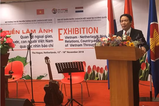 Thứ trưởng Bộ TT&TT Hoàng Vĩnh Bảo phát biểu khai mạc Triển lãm