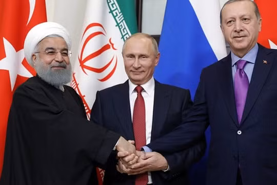 Tổng thống Hassan Rouhani của Iran, Vladimir Putin của Nga và Recep Tayyip Erdogan của Thổ Nhĩ Kỳ tại Sochi, Nga, ngày 22/11/2017.