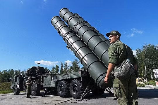 Hệ thống phòng không S-400 đầy uy lực của Nga 