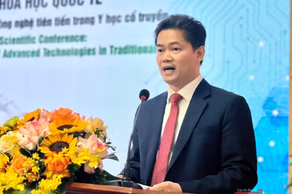Thứ trưởng Bộ Y tế Vũ Mạnh Hà phát biểu tại hội thảo