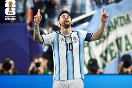 Messi làm điều đặc biệt với Kun Aguero trước cú hat-trick lịch sử