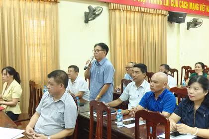 Đại diện các thôn phát biểu ý kiến. Ảnh: Hà Nội Mới