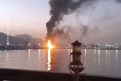 Cơ sở dầu mỏ bốc cháy dữ dội, UAE cáo buộc Iran phóng drone