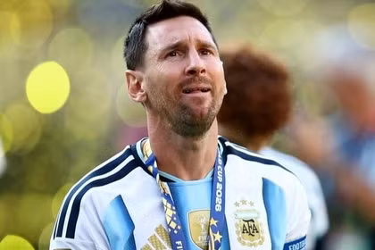 Vì sao Messi bật khóc? 