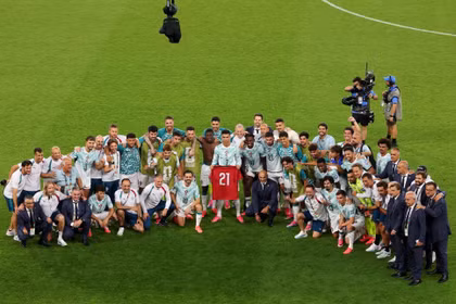 Ronaldo gây xúc động khi mặc áo tưởng nhớ Diogo Jota sau chiến thắng