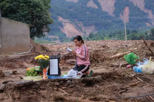 Sau trận lũ quét kinh hoàng ở Lai Châu: “Tôi chạy khắp nơi tìm mẹ nhưng không thấy nữa”