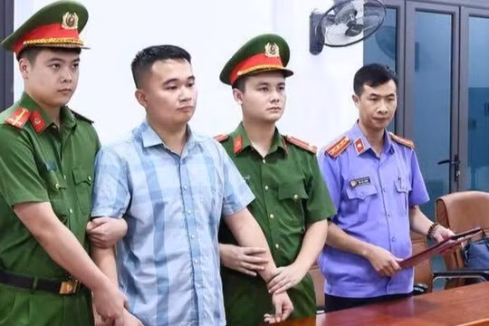 Giáo viên Trường THPT Chuyên Tuyên Quang Nguyễn Hà Duy bị cơ quan điều tra khởi tố sau khi bị xác định có liên quan đến sai phạm tại Điểm thi Trường THPT Chuyên Tuyên Quang.