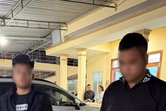 Từ clip người dân gửi, 2 thanh niên bị phạt hơn 27 triệu đồng