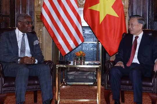 Tổng bí thư, Chủ tịch nước Tô Lâm với Hạ nghị sĩ Gregory Meeks, thành viên cao cấp Ủy ban Đối ngoại Hạ viện Mỹ. Ảnh: TTXVN.
