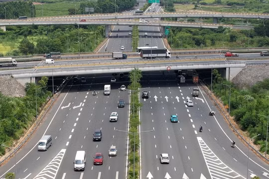 Hai cao tốc được đề xuất thí điểm tổ chức làn vượt xe riêng từ quý IV/2026