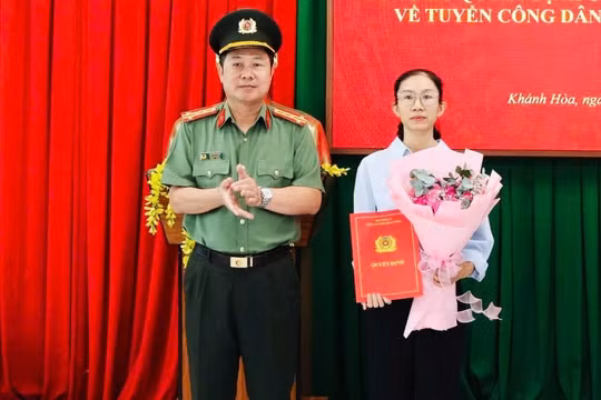 Vợ thiếu tá hy sinh khi chống “cát tặc” được tuyển vào công an