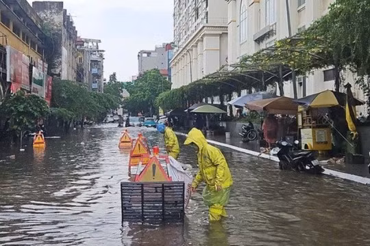 Vì sao miền Bắc, miền Trung mưa lớn kéo dài?