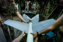 Binh sĩ Ukraine đang sử dụng công nghệ in 3D để chế tạo thân drone, linh kiện và bom; đây là mô hình đang thu hút sự chú ý của Vương quốc Anh. Ảnh: Getty.