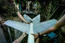 Binh sĩ Ukraine đang sử dụng công nghệ in 3D để chế tạo thân drone, linh kiện và bom; đây là mô hình đang thu hút sự chú ý của Vương quốc Anh. Ảnh: Getty.