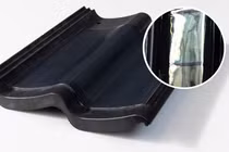 Hợp tác cùng ASAT B.V., các nhà khoa học đã đưa module mặt trời perovskite dẻo lên mái ngói composite dạng cong. Ảnh: TNO.