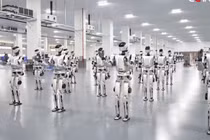 Cứ 30 phút, nhà máy mới tại Quảng Đông lại sản xuất xong một robot nhân hình, mở ra giai đoạn sản xuất đại trà quy mô lớn. Ảnh: IE.