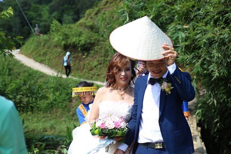 Cặp đôi trong lễ rước dâu. Ảnh: Vietnamnet