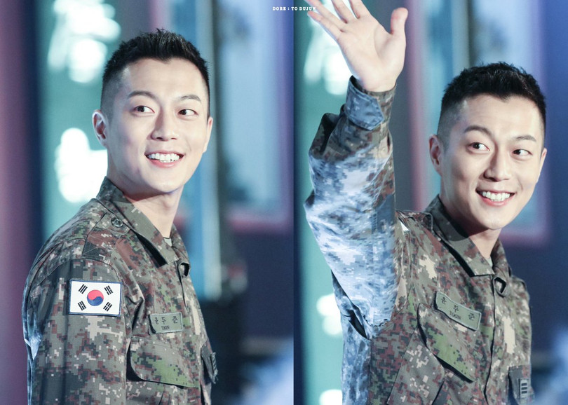 Anh sẽ chính thức xuất ngũ sau gần 2 năm thực hiện nghĩa vụ quân sự bắt buộc (Ảnh: Socialbearing). Anh sẽ chính thức xuất ngũ sau gần 2 năm thực hiện nghĩa vụ quân sự bắt buộc (Ảnh: Socialbearing).