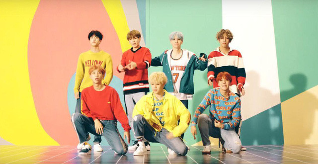 Ca khúc DNA đã vượt qua bản hit một thời Gangnam Style về số lượng bình luận trên YouTube. Ca khúc DNA đã vượt qua bản hit một thời Gangnam Style về số lượng bình luận trên YouTube.