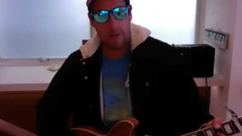 Anh cũng thường xuyên đăng tải những hình ảnh vui vẻ tại nhà. Anh cũng thường xuyên đăng tải những hình ảnh vui vẻ tại nhà.