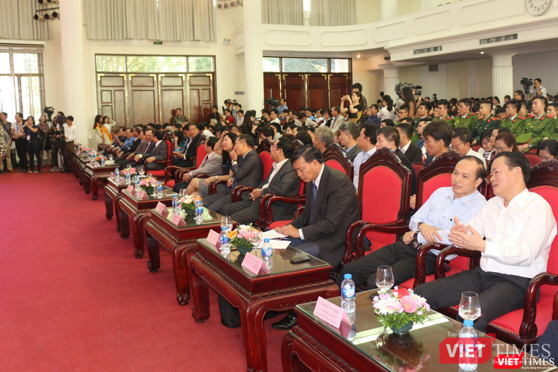 Diễn đàn thu hút đông đảo khách tham dự