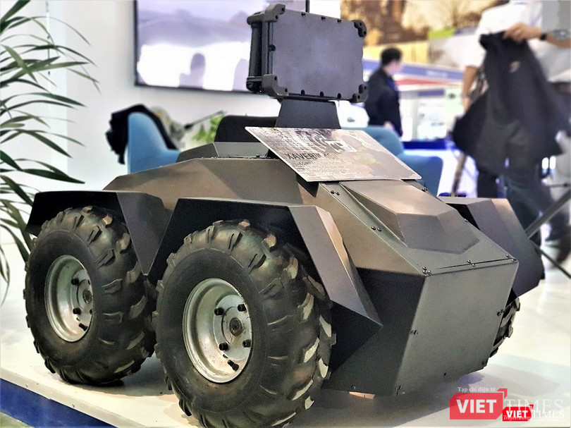 Hệ thống radar dò xuyên tường Xaver 400 lắp trên thân xe bọc thép của công ty Asia Security Technology (Singapore)