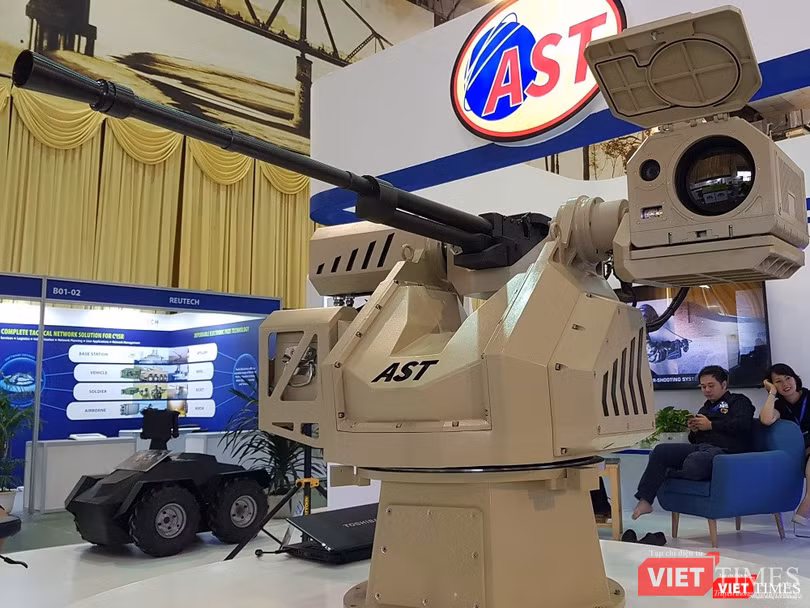 Bệ súng máy tự động Arrow 12, trang bị súng M2 nòng 12,7mm và camera tầm nhiệt Bệ súng máy tự động Arrow 12, trang bị súng M2 nòng 12,7mm và camera tầm nhiệt