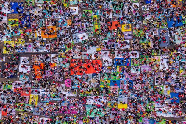 Du khách hành hương về Núi Bà trong những ngày đầu xuân, tạo nên một nếp văn hóa khá độc đáo.