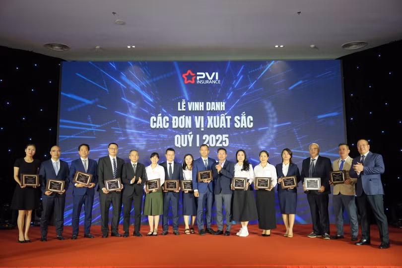 Bảo hiểm PVI khen thưởng các Tập thể xuất sắc Qúy I/2025