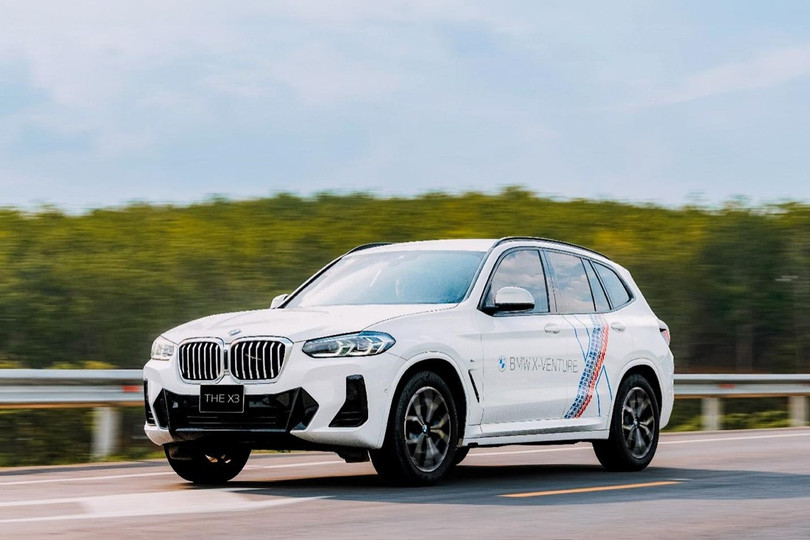 BMW X3 sở hữu không gian rộng rãi cùng khả năng vận hành ấn tượng.jpg