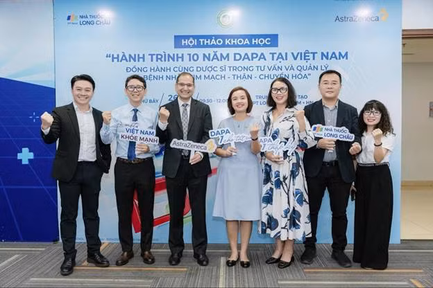 Đại diện nhà thuốc Long Châu và AstraZeneca Việt Nam tại sự kiện ‘Hành trình 10 năm DAPA tại Việt Nam”