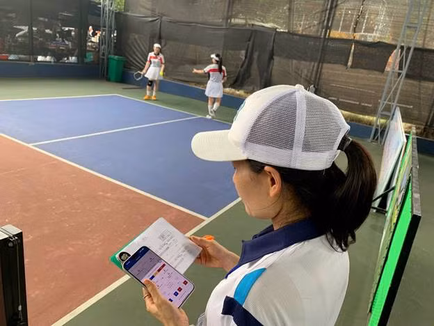 Trọng tài ứng dụng cập nhật điểm trình ngay trên ứng dụng Vpickleball