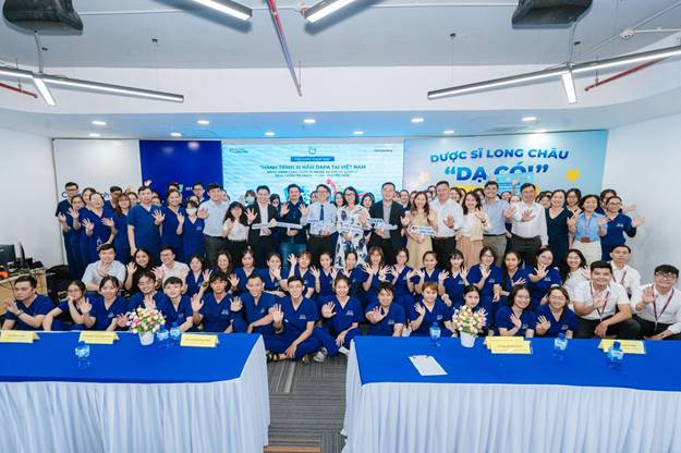 Chương trình có sự tham dự của các chuyên gia y tế và đội ngũ dược sĩ nhà thuốc Long Châu