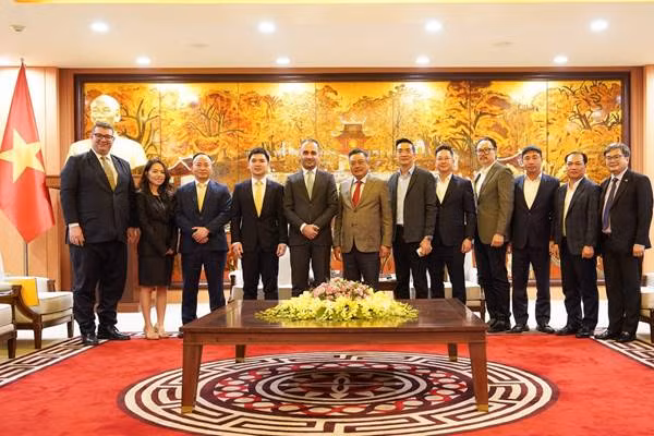 Các đại biểu tham dự buổi làm việc