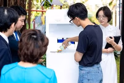 Cư dân Ocean City được hướng dẫn sử dụng máy thu gom dầu thải tự động