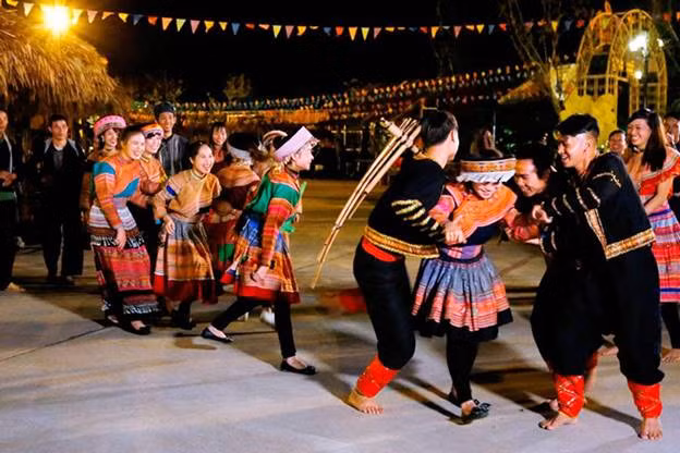 Không khí sôi động tại Chợ tình Sa Pa