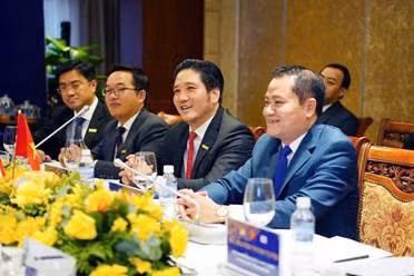 Ban lãnh đạo Nam A Bank trao đổi tại buổi làm việc với Đại sứ quán Hoa Kỳ tại Việt Nam
