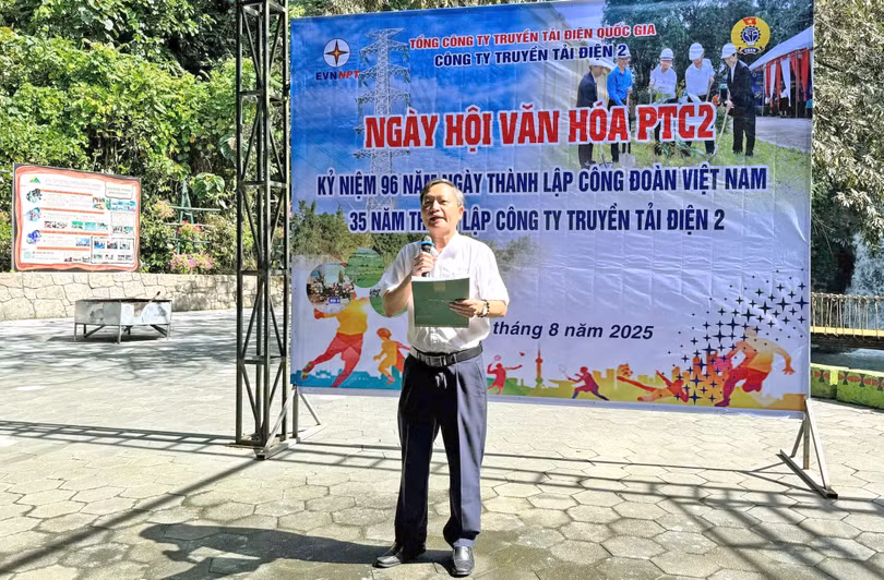 Ông Lê Đình Chiến - Bí thư Đảng ủy, Giám đốc Công ty phát biểu chỉ đạo tại ngày hội.