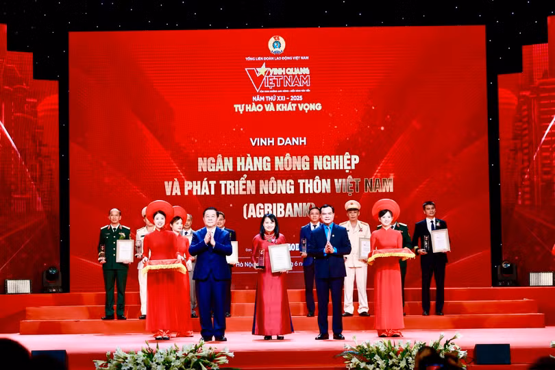 Agribank được vinh danh tại Chương Trình “Vinh Quang Việt Nam” 2025