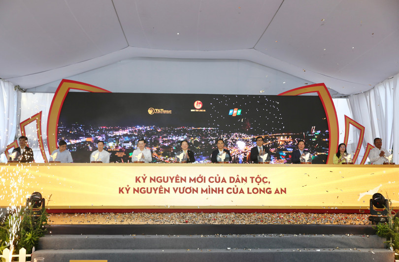 Ảnh 3_Nghi lễ kết nối của lãnh đạo địa phương và doanh nghiệp.jpg