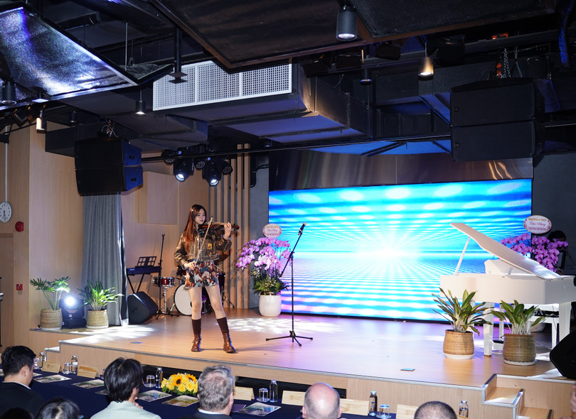 4. Izara Thiên Nga 2.JPG