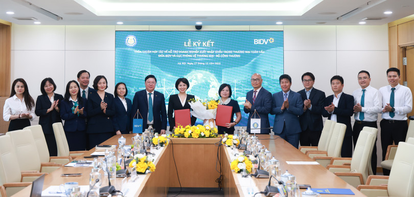Đại diện BIDV và Cục Phòng vệ thương mại ký kết thỏa thuận hợp tác.JPG